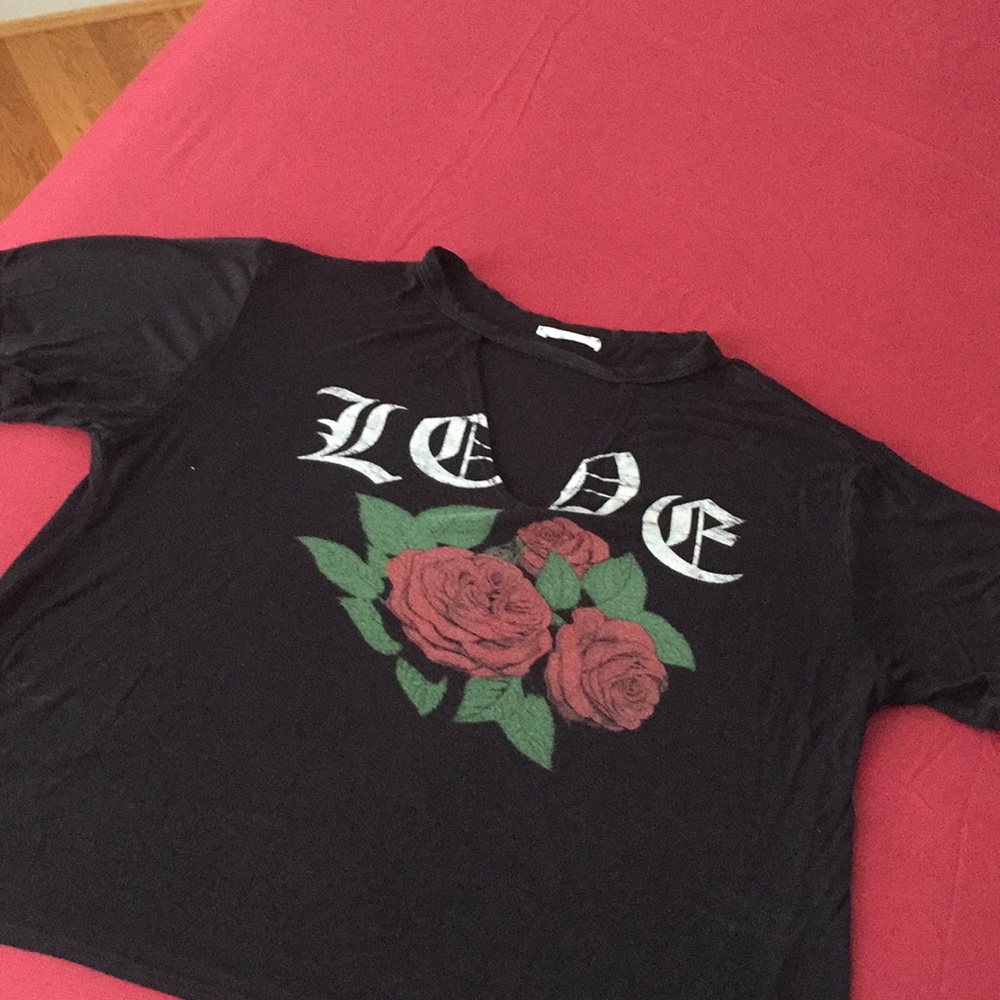 Black Rose print T